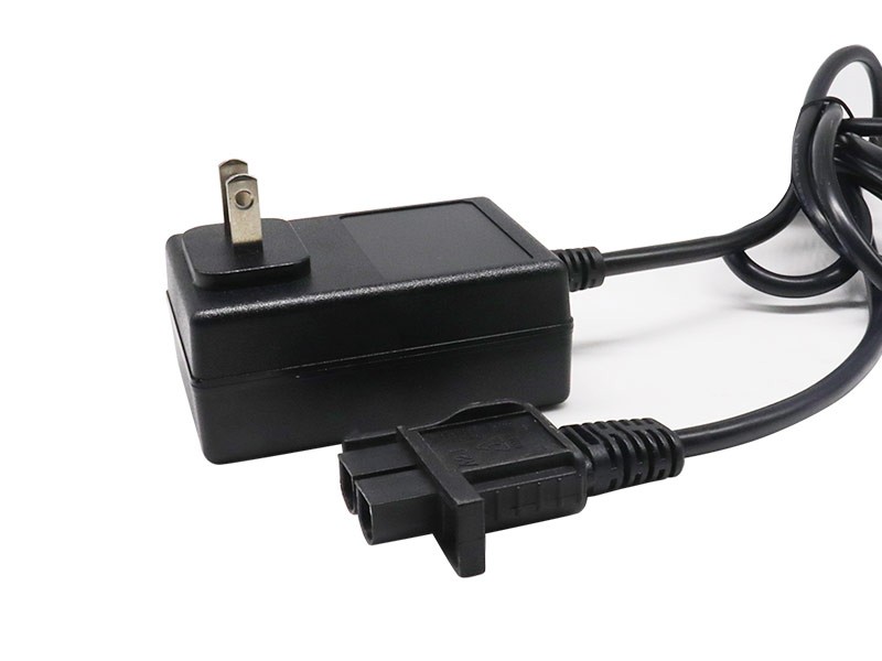 12W系列卧式美规UL带转灯充电器